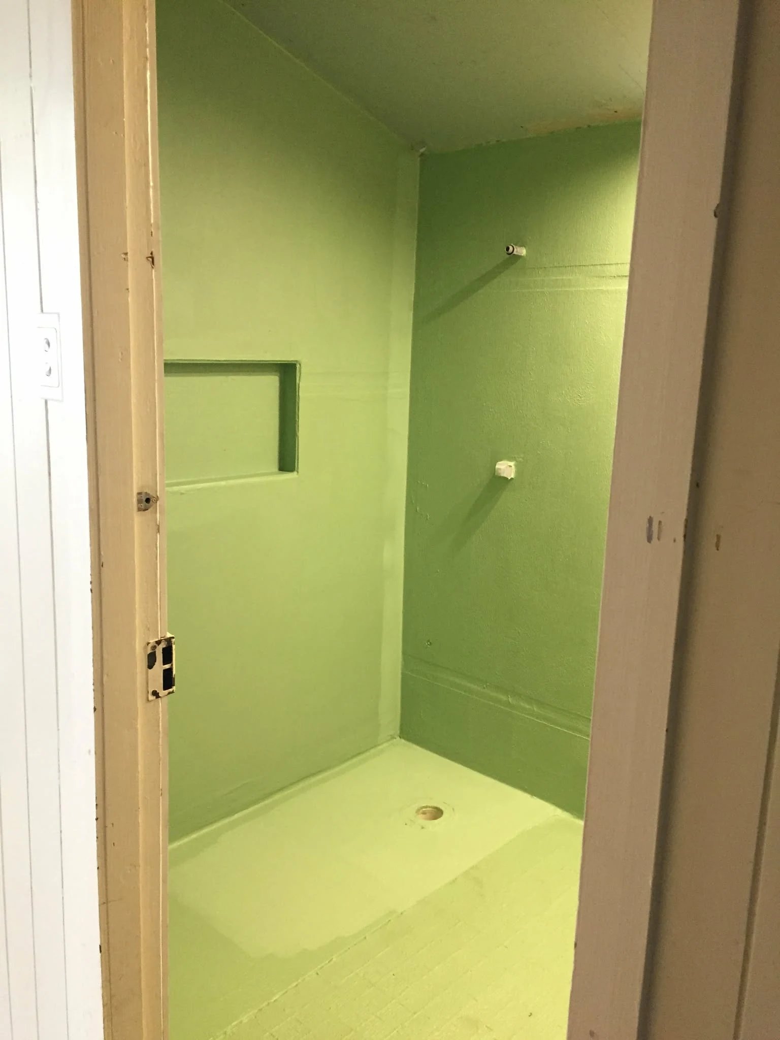 Waterproofed bathroom niche